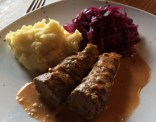 Rindsrouladen in fruchtiger Gemüsesauce